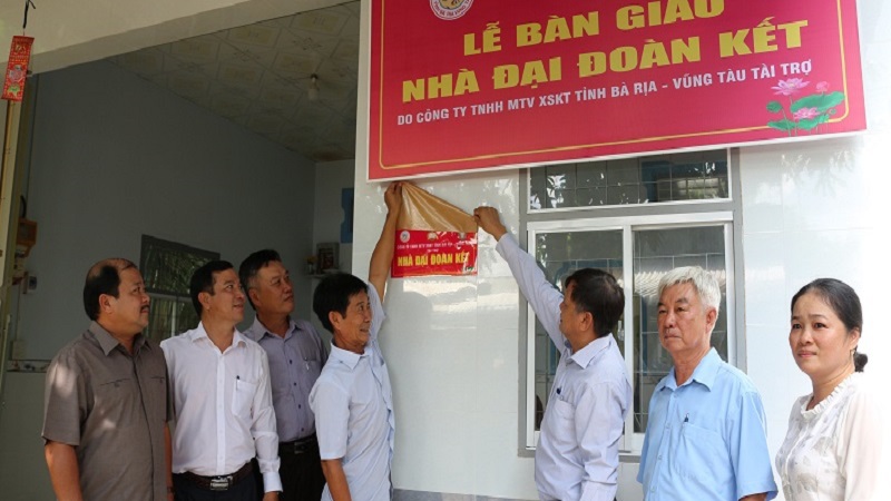 Trao 6 căn nhà Đại đoàn kết tại tỉnh Đồng Tháp