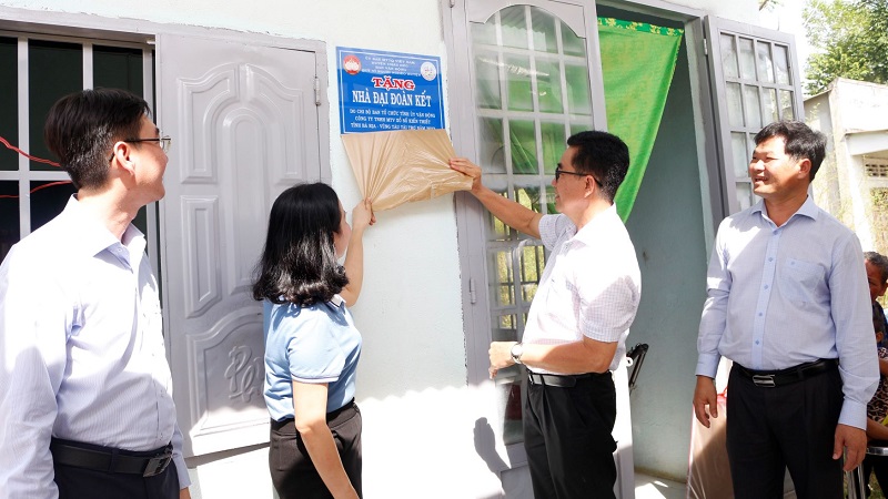 Hỗ trợ cộng đồng và an sinh xã hội