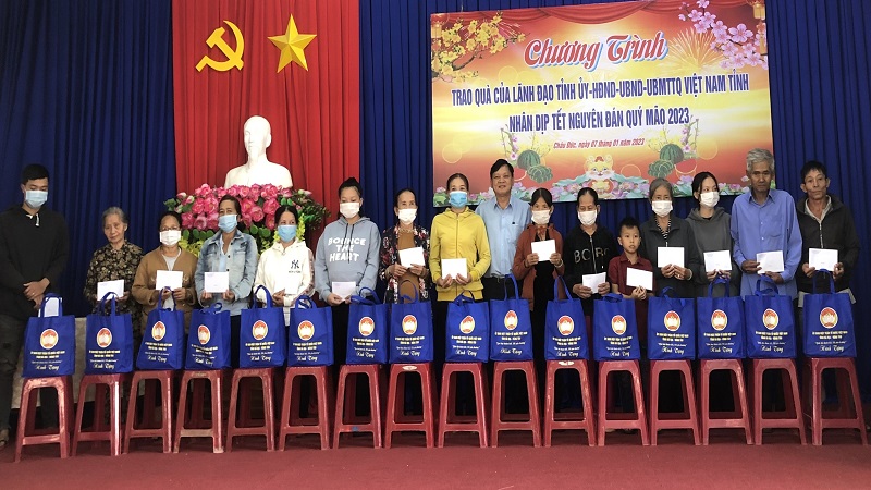 Trao tặng 500 triệu đồng quà Tết cho người nghèo ở huyện Châu Đức