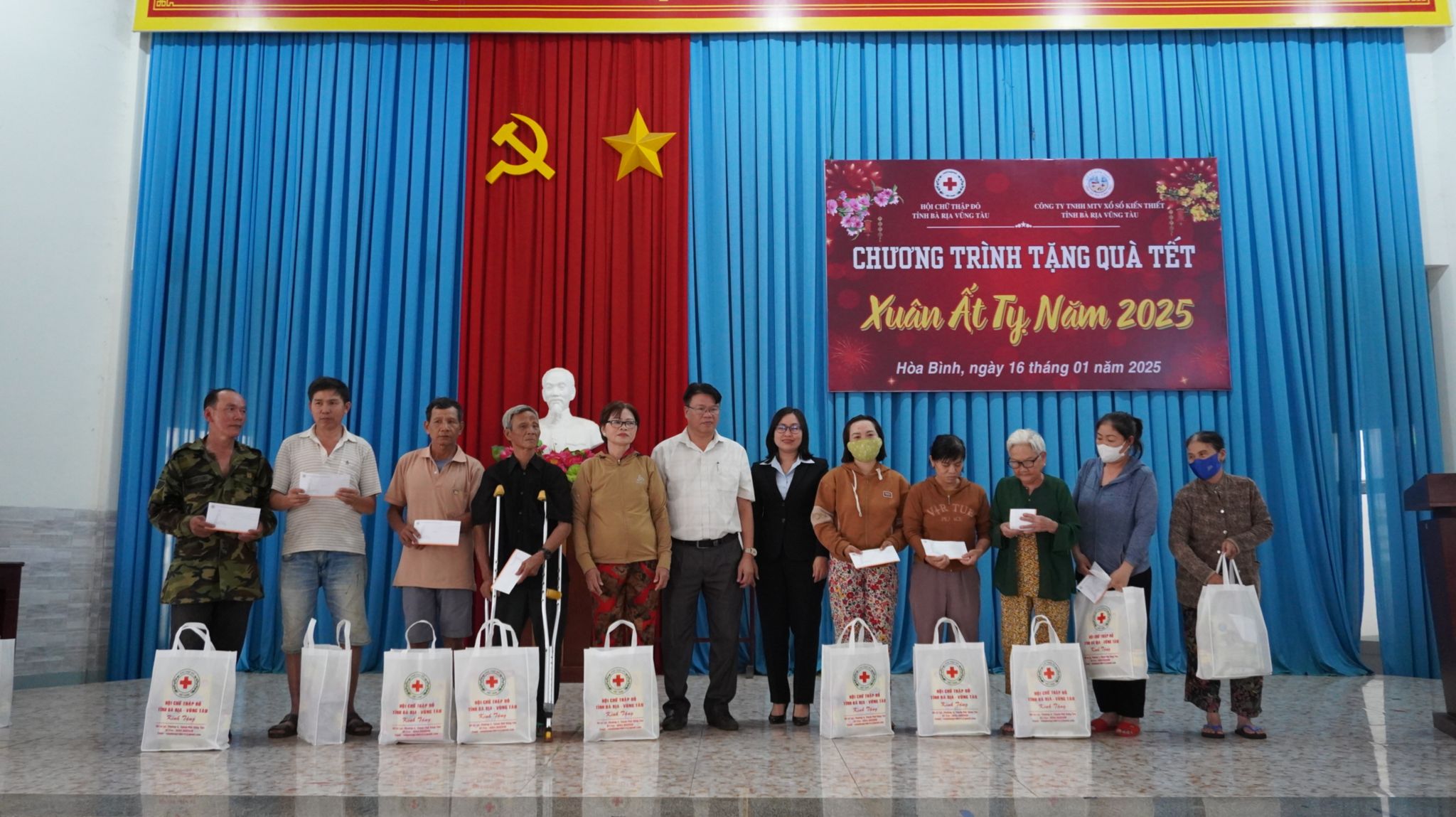 Trao quà Tết Xuyên Mộc 2025