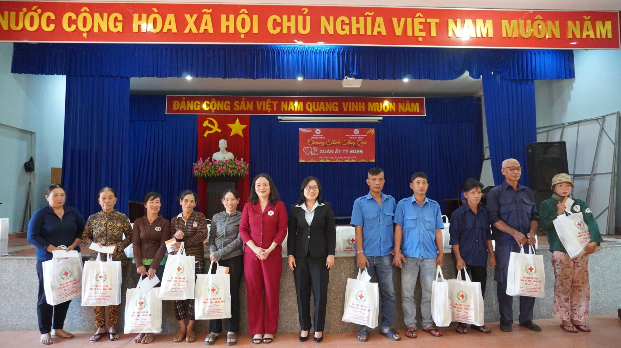 Trao quà Tết Xuyên Mộc 2025